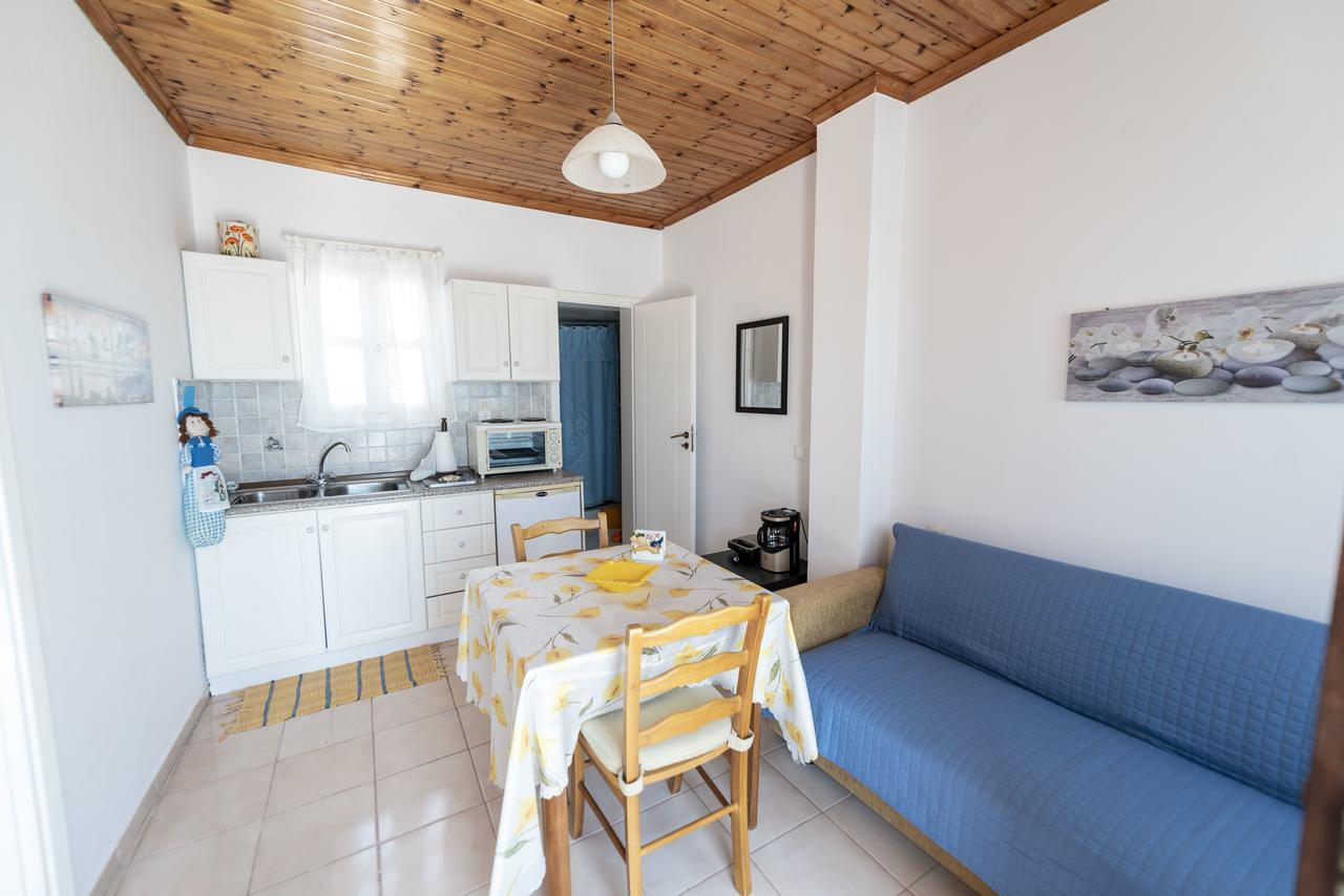 Filoxenia Apartments Chalki Town 外观 照片
