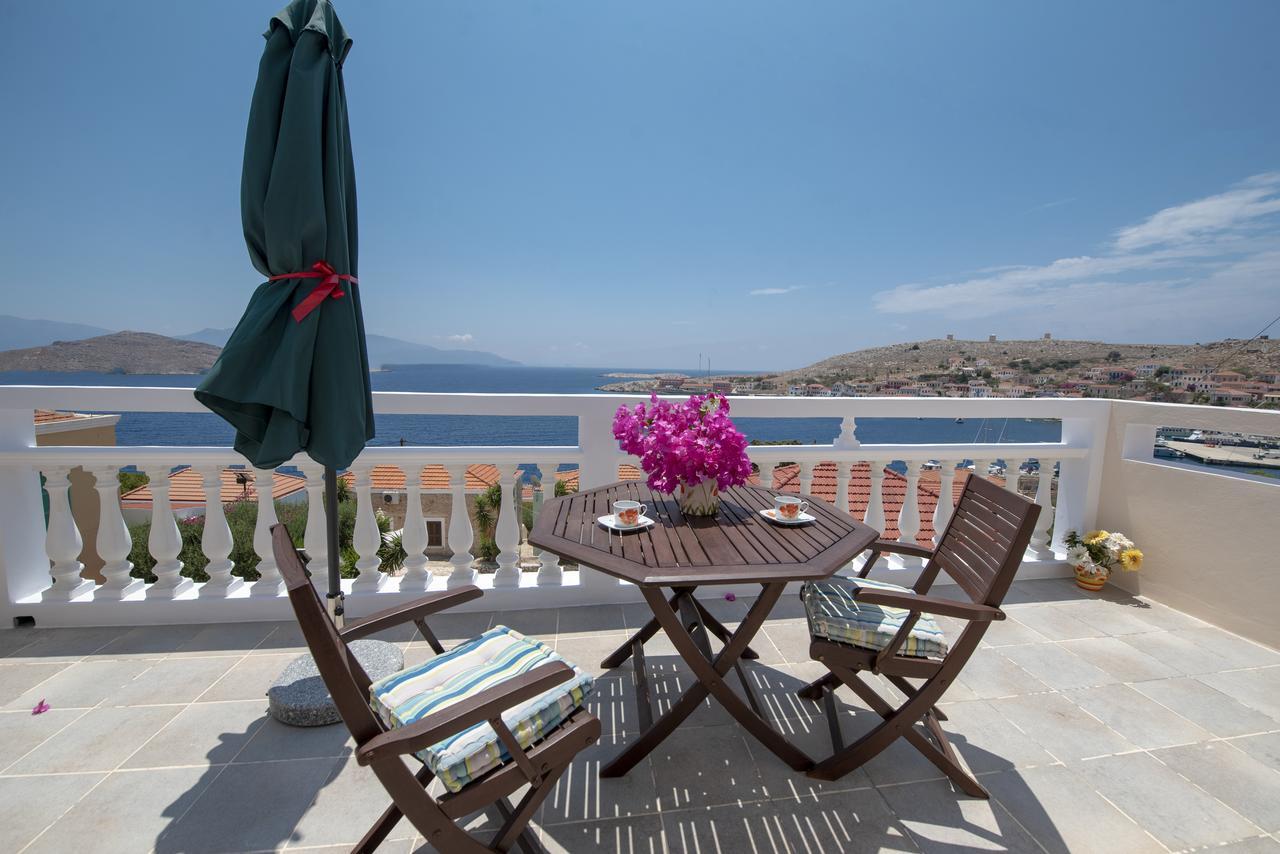 Filoxenia Apartments Chalki Town 外观 照片